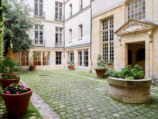 local-commercial 6 pièces - 131m2 à Paris (75004)