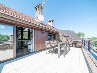 maison 6 pièces - 240m2 à Grilly (01220)