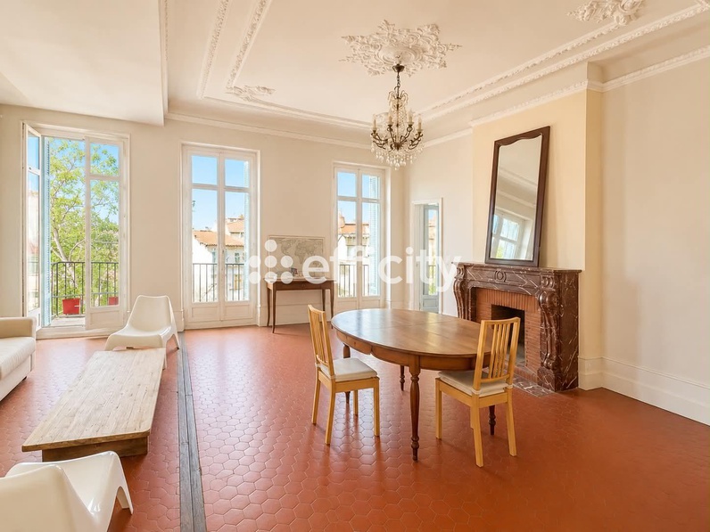 appartement 7 pièces - 212m2 à Marseille (13001)