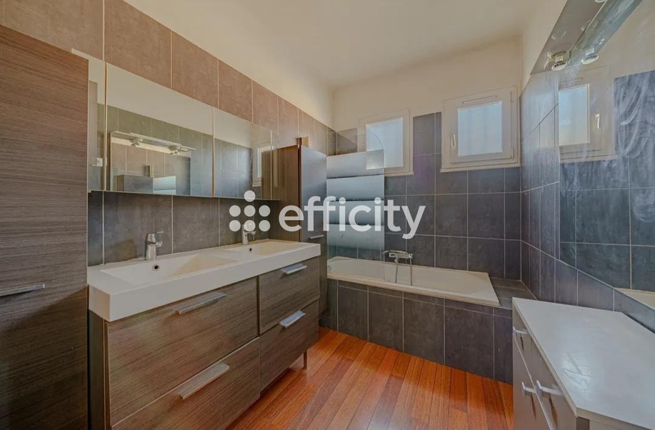 Achat immobilier Maison 6 pièces  220m2 à Marseille (13015) - Photo n°6