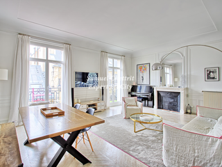 appartement 4 pièces - 130m2 à Paris (75008)