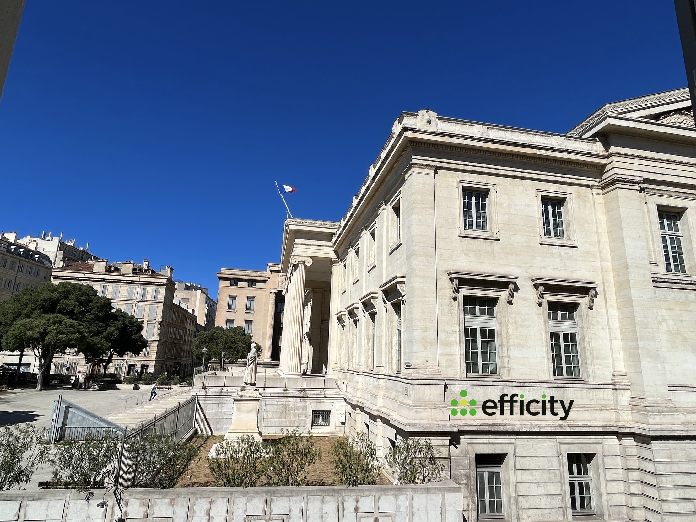 appartement 3 pièces - 91m2 à Marseille (13006)