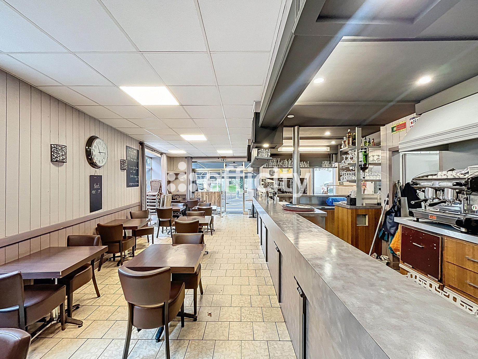 local commercial 2 pièces - 85m2 à Tours (37000)