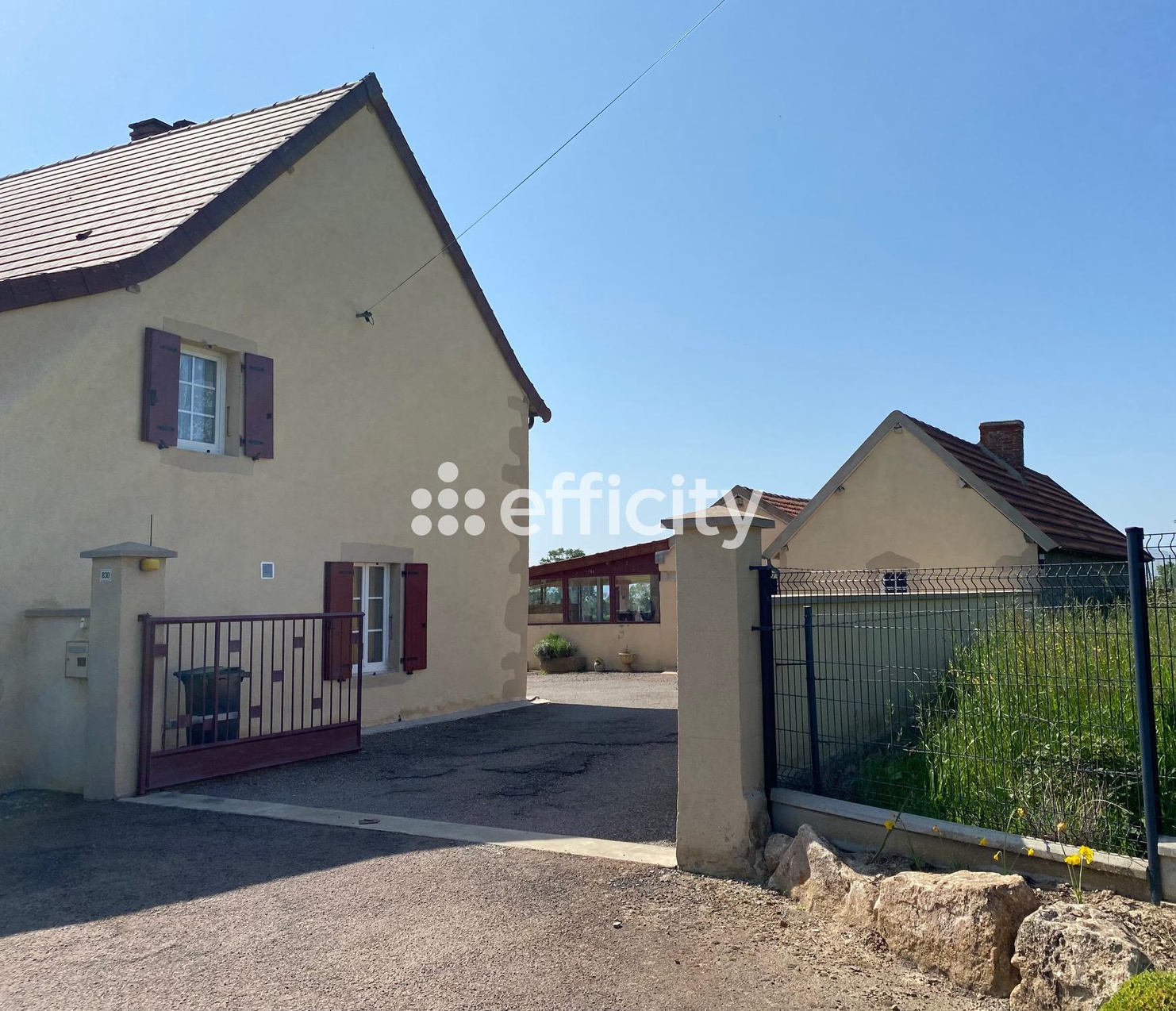 Achat immobilier Maison 5 pièces  110m2 à Saint-Christophe-en-Brionnais (71800) - Photo n°4
