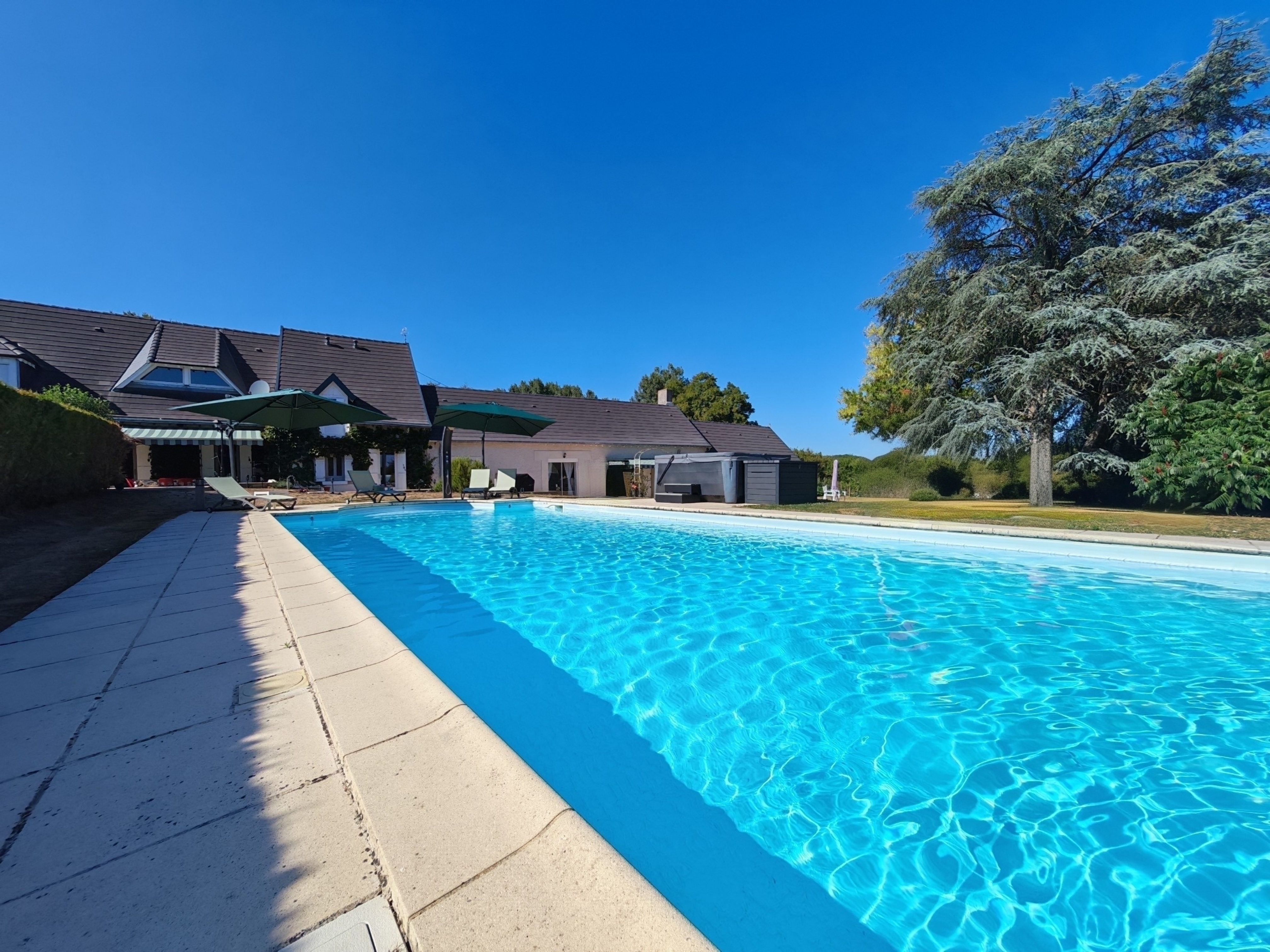 Maison 9 pièces 263 m² · à Massay · 263 m² · 649 000 €