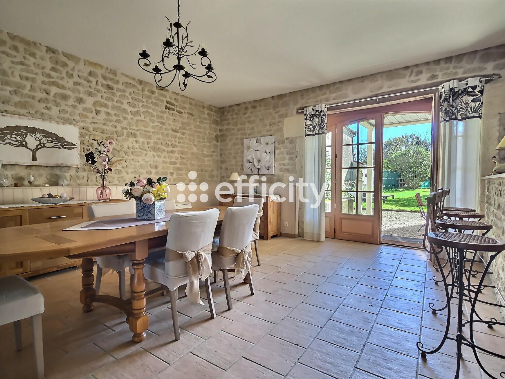 Achat immobilier Maison 6 pièces  204m2 à Loulay (17330) - Photo n°1