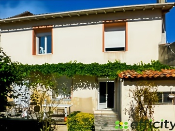 immeuble 16 pièces - 310m2 à Saint-Jean-d'Angély (17400)