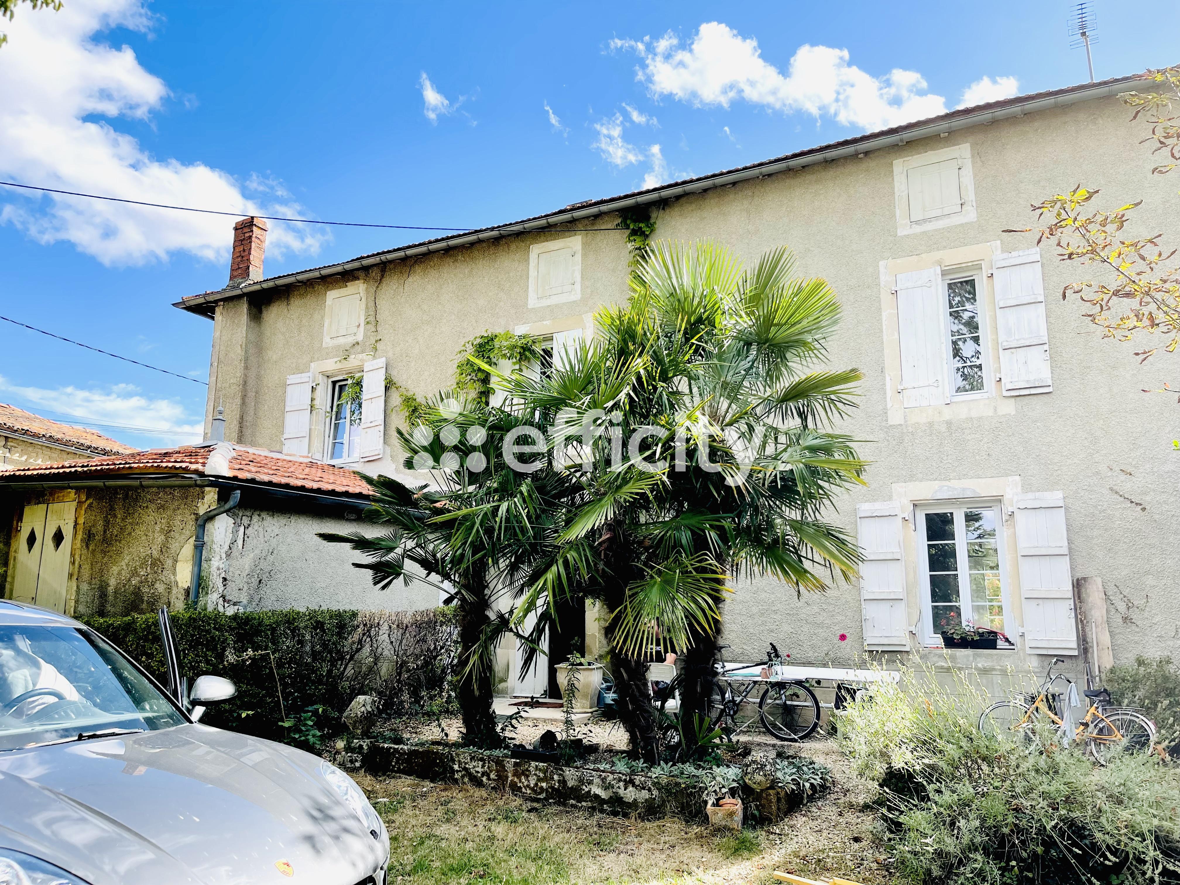 Maison 10 pièces 329 m² · à Courcerac · 329 m² · 272 000 €