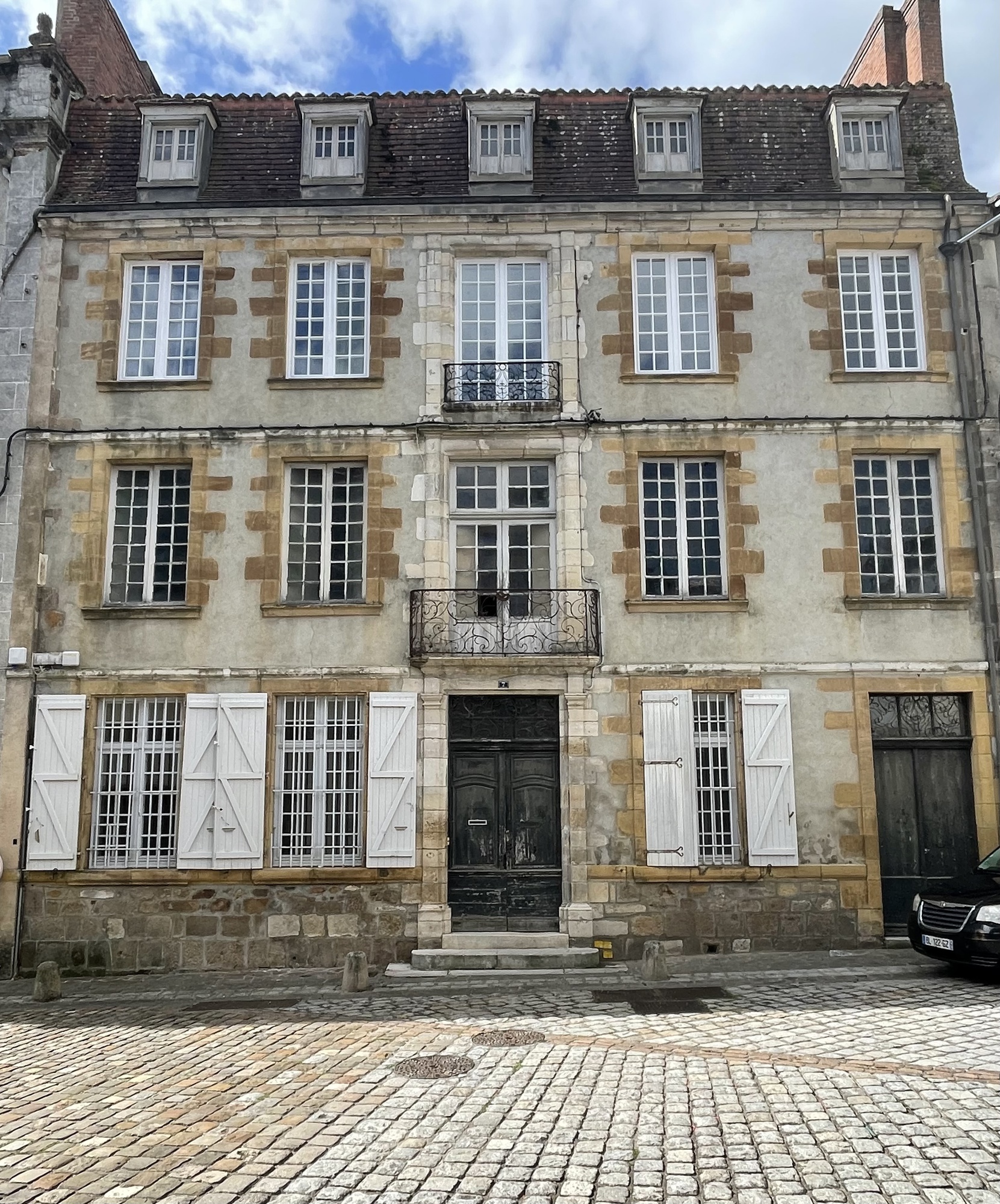maison 12 pièces - 495m2 à Confolens (16500)