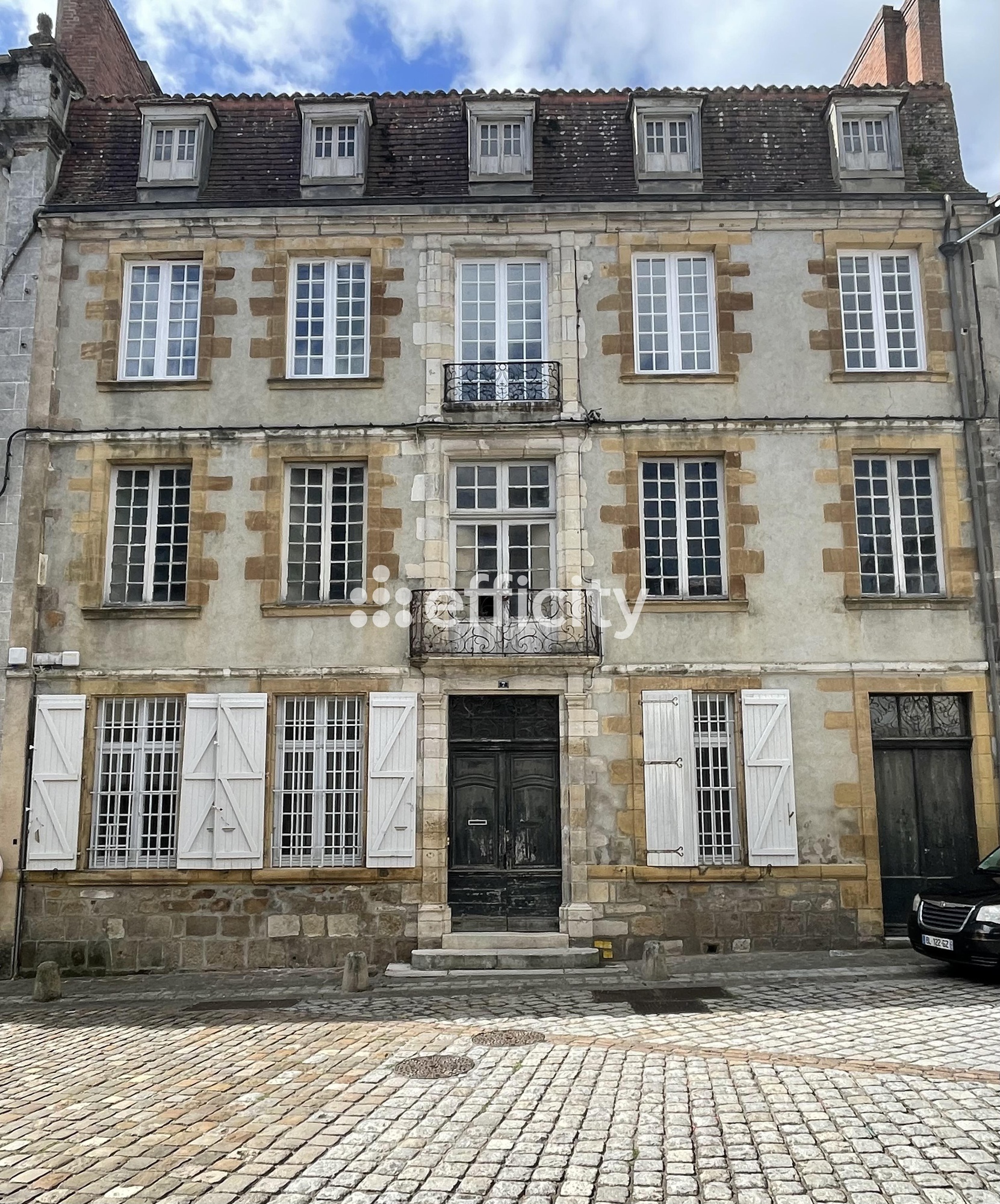 maison 12 pièces - 495m2 à Confolens (16500)