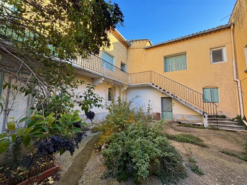 immeuble 9 pièces - 230m2 à Sanilhac-Sagriès (30700)