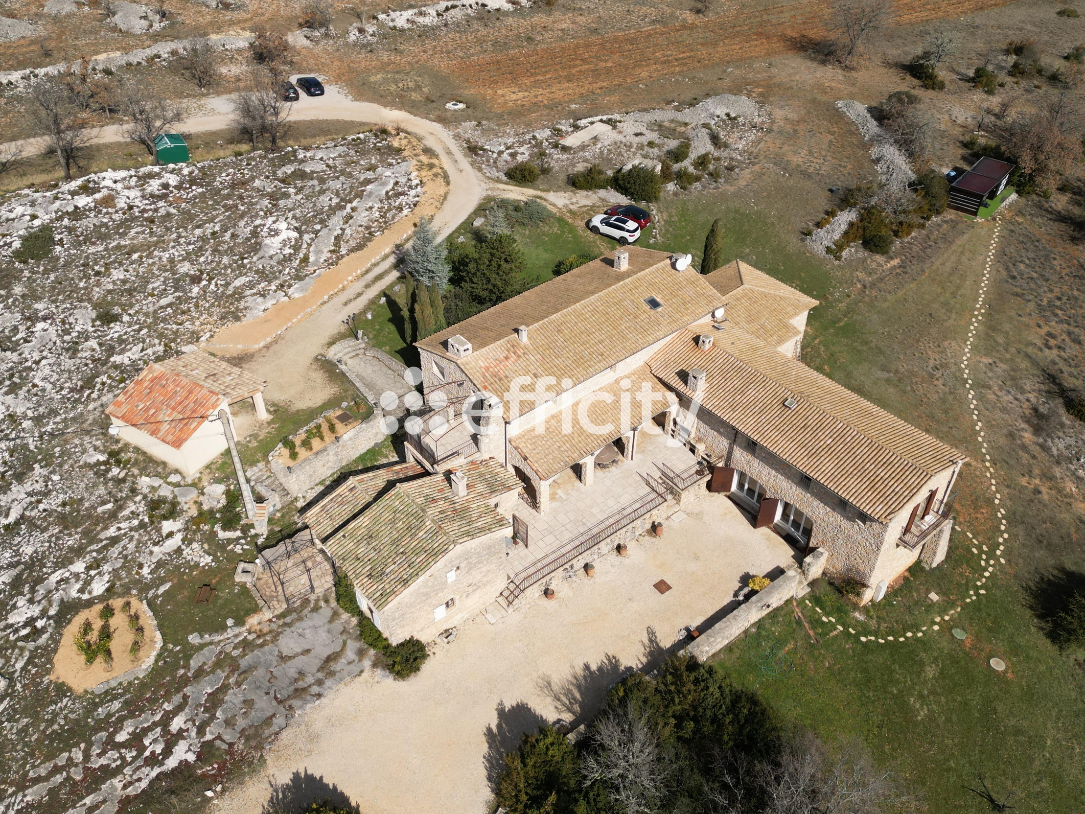 maison 18 pièces - 550m2 à Simiane-la-Rotonde (04150)