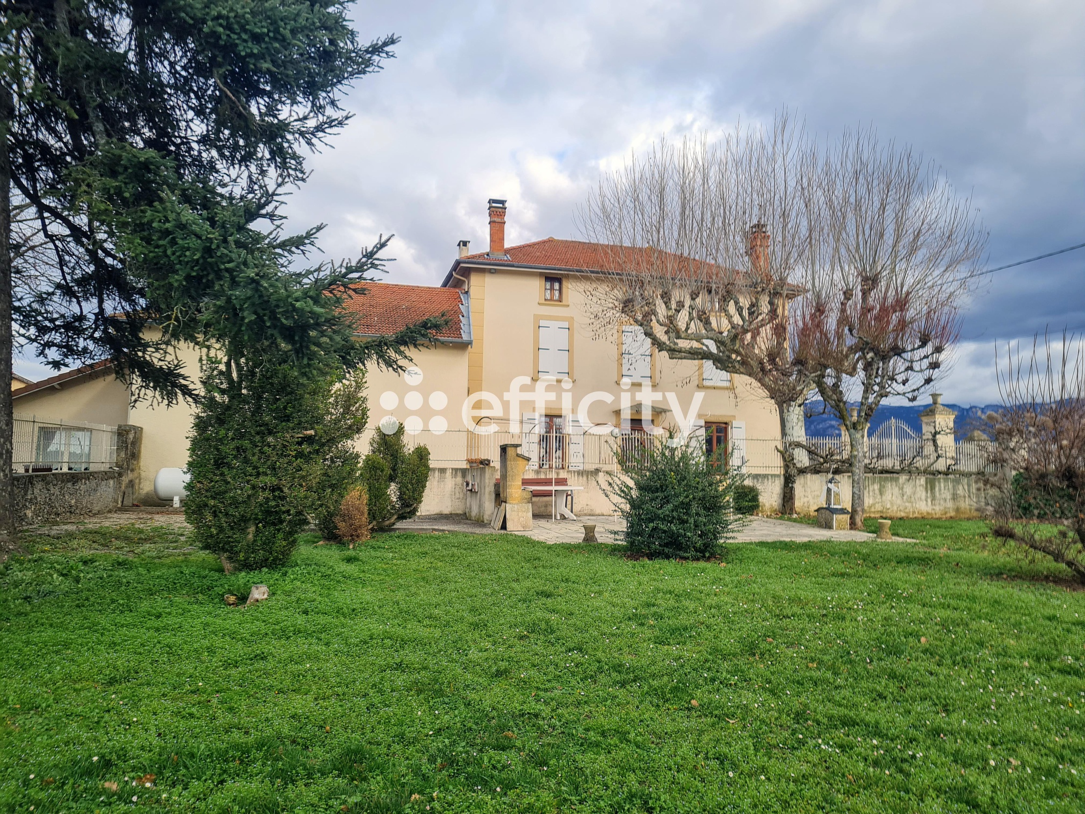 maison 6 pièces - 251m2 à Marches (26300)