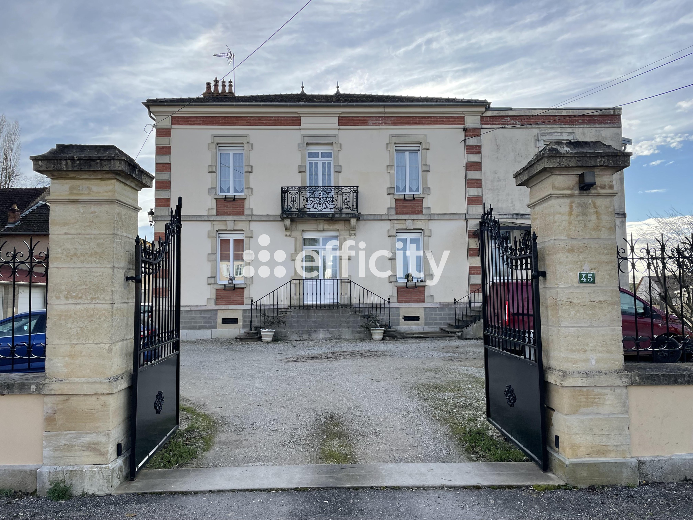 maison 16 pièces - 430m2 à Fresne-Saint-Mamès (70130)