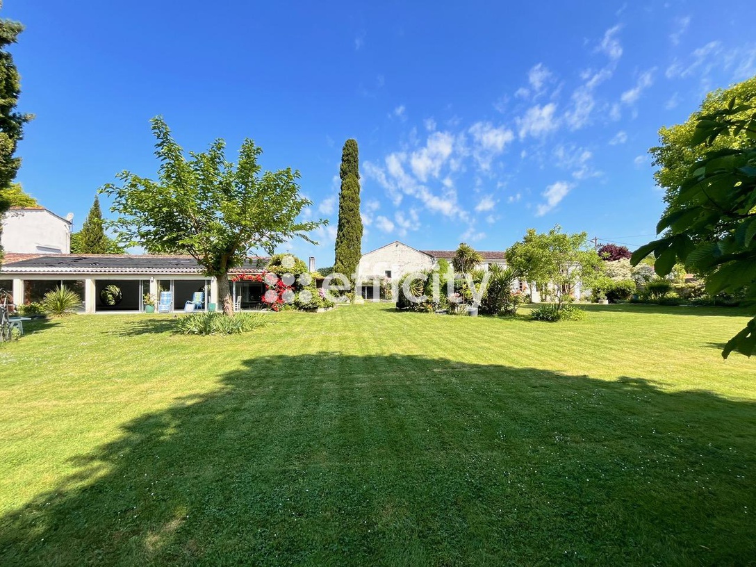 Achat immobilier Maison 6 pièces  420m2 à Saintes (17100) - Photo n°22