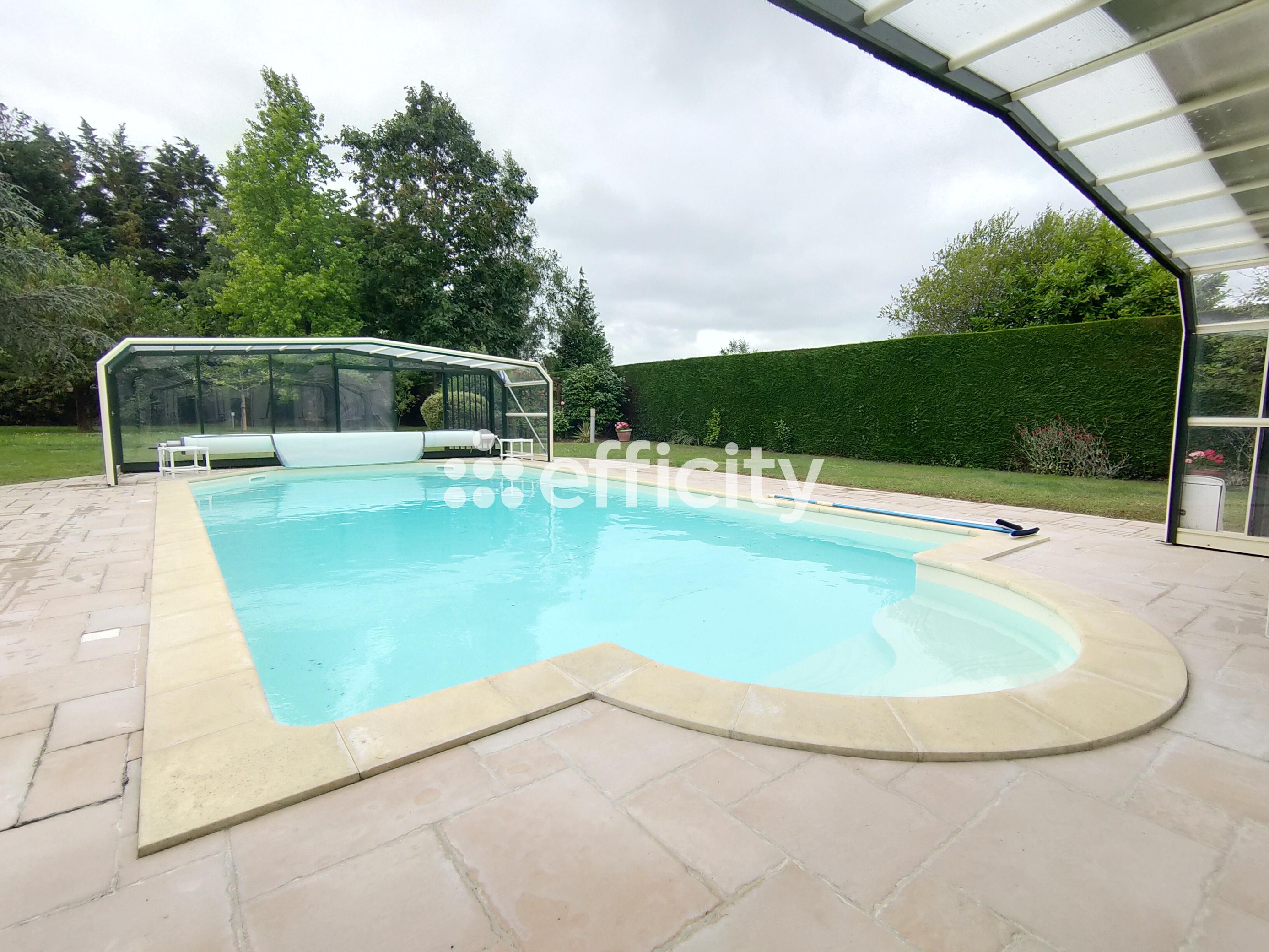 Achat immobilier Maison 11 pièces  232m2 à Saint-Étienne-de-Montluc (44360) - Photo n°1