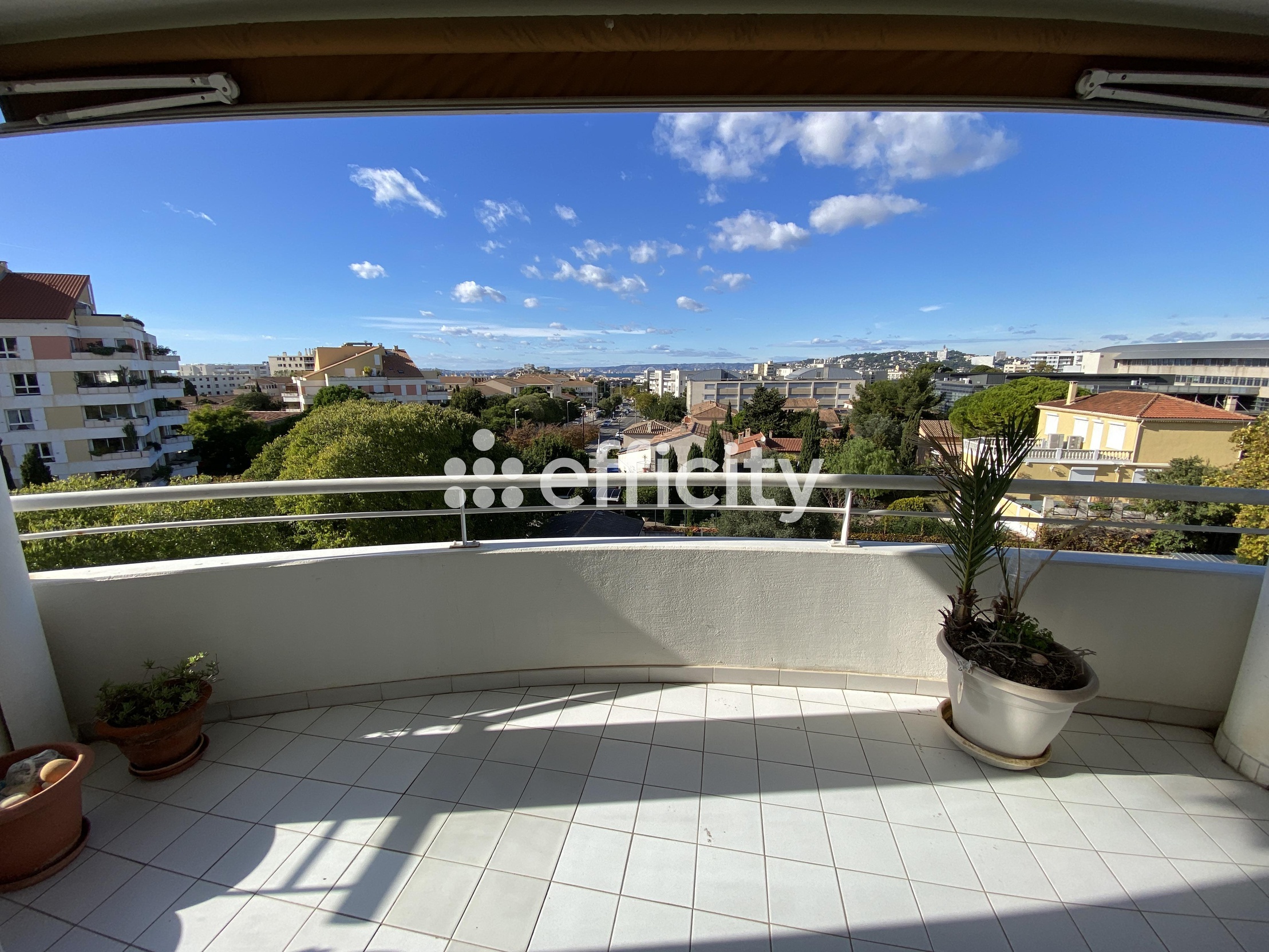 appartement 3 pièces - 66m2 à Marseille (13008)