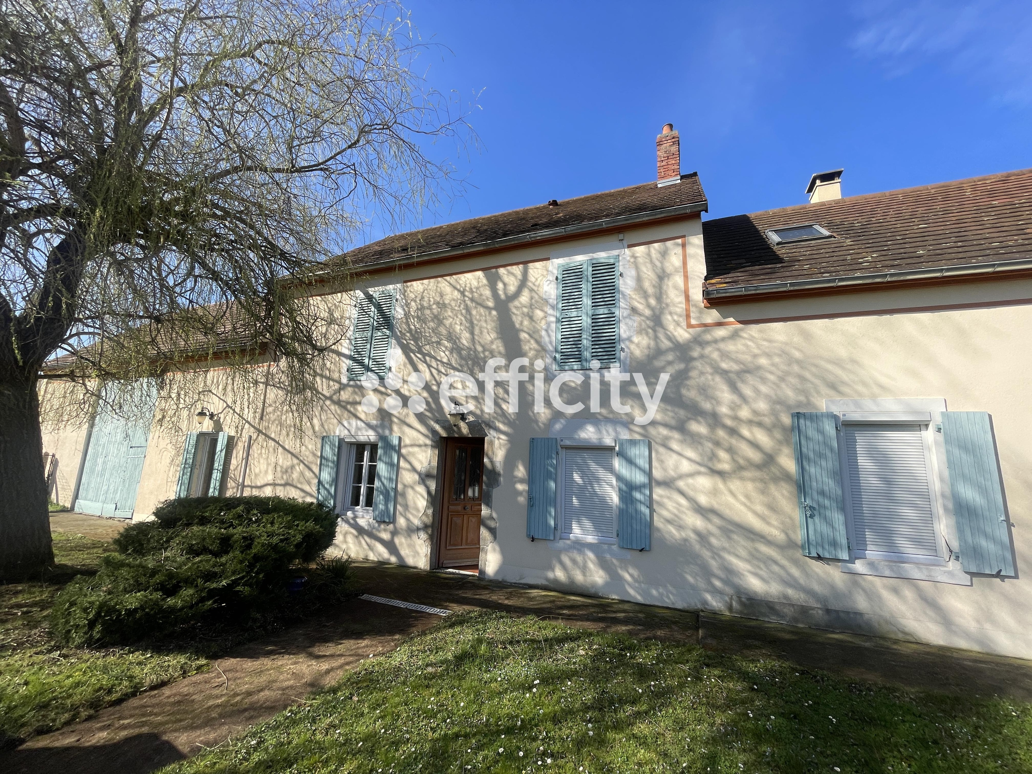 Achat immobilier Maison 6 pièces  215m2 à Serbannes (03700) - Photo n°1