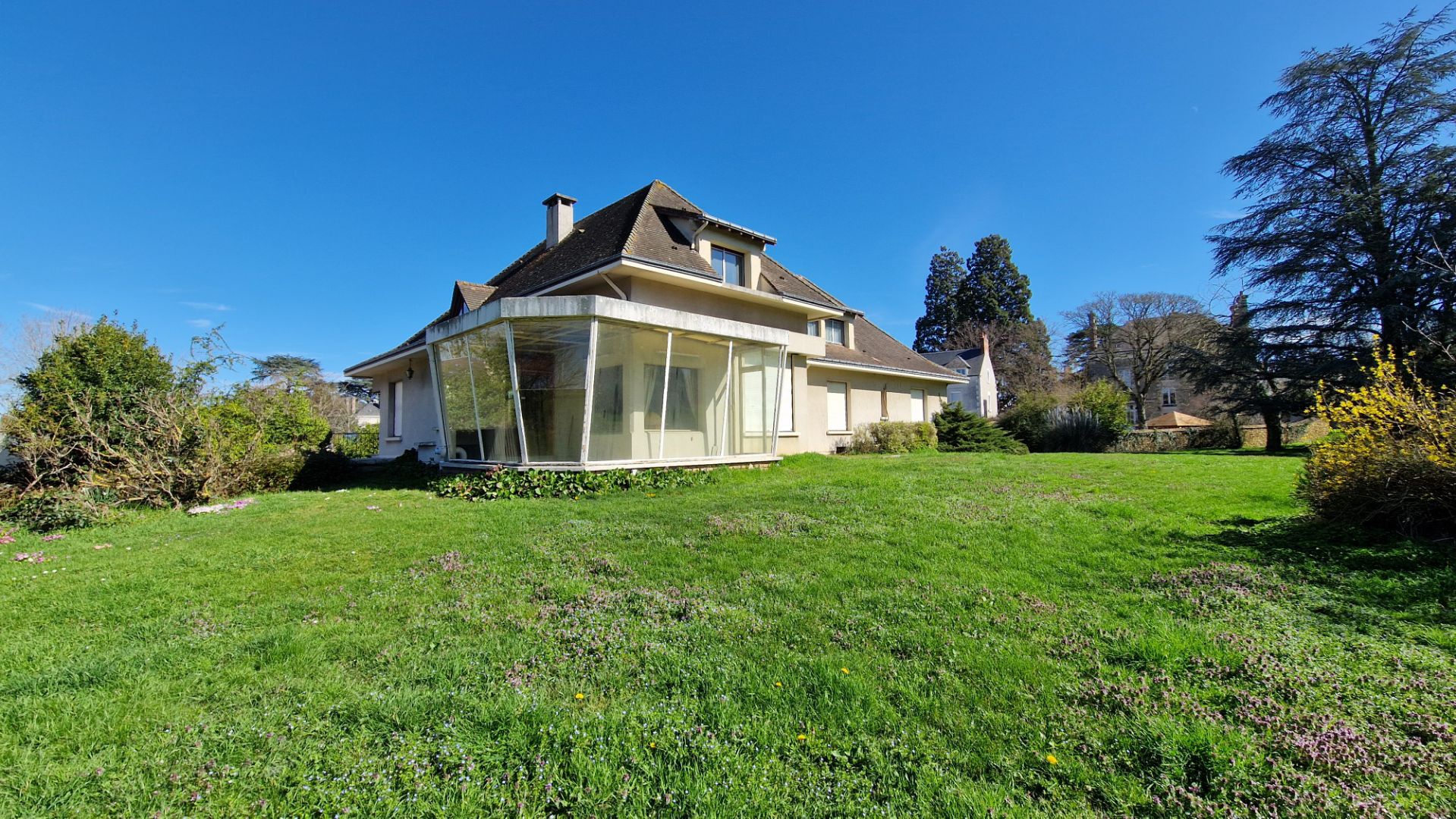 Maison 9 pièces 319 m² · à La Châtre · 319 m² · 221 500 €