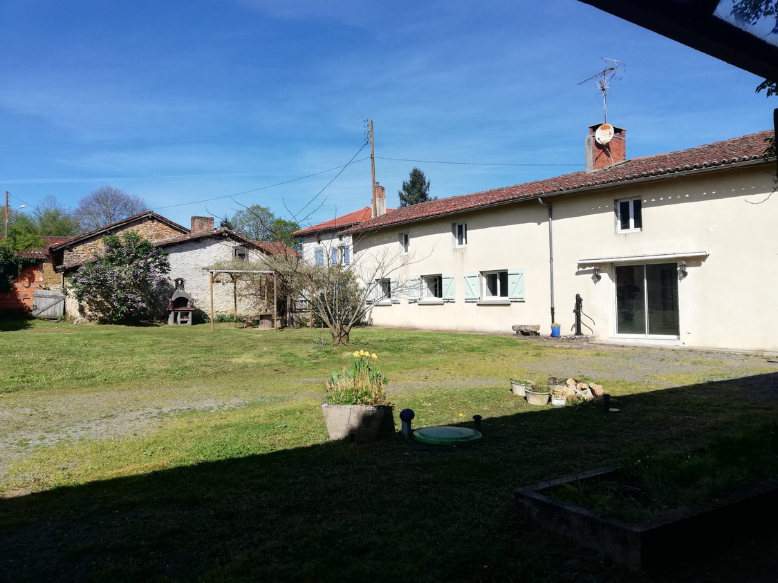 maison 5 pièces - 104m2 à Montrollet (16420)