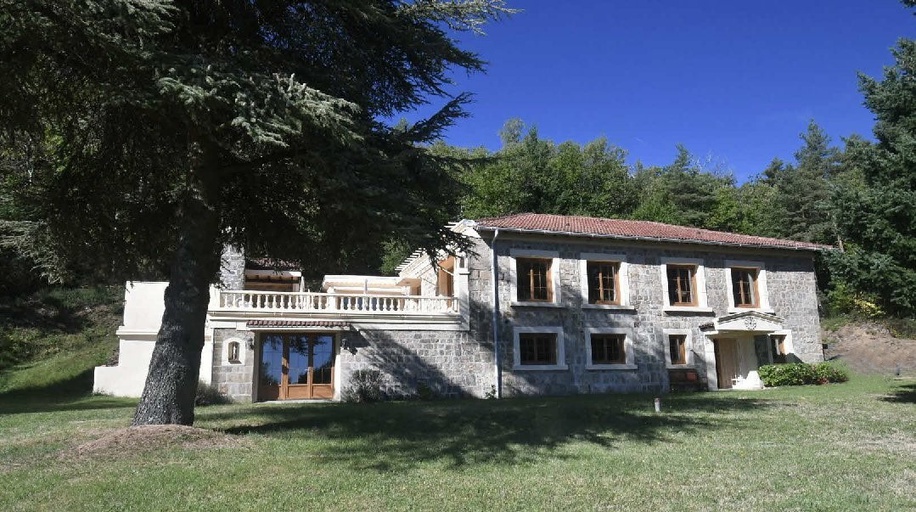 Achat immobilier Maison 10 pièces  600m2 à Silhac (07240) - Photo n°1