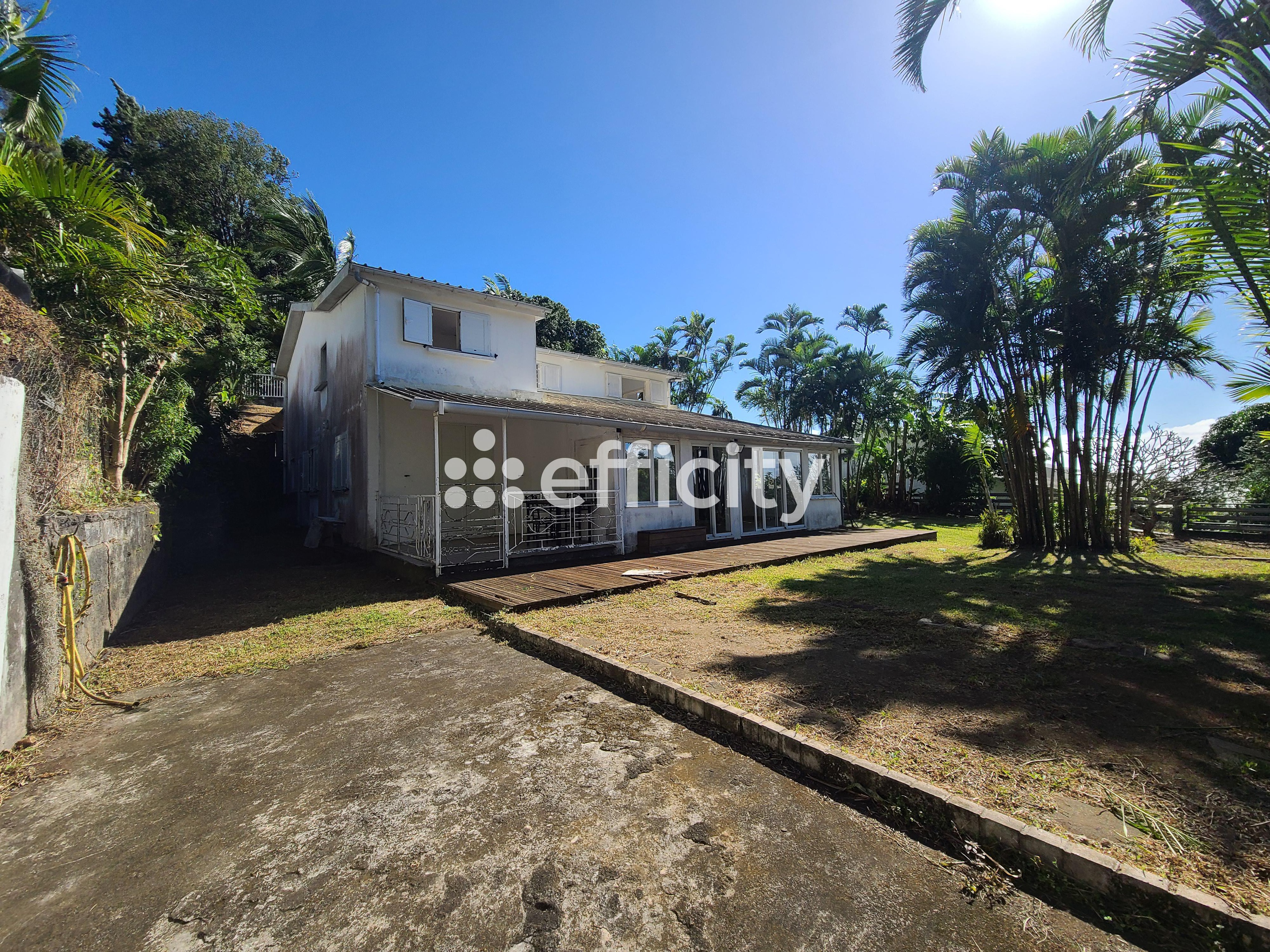 Achat immobilier Maison 11 pièces  211m2 à Saint-Denis (97400) - Photo n°1