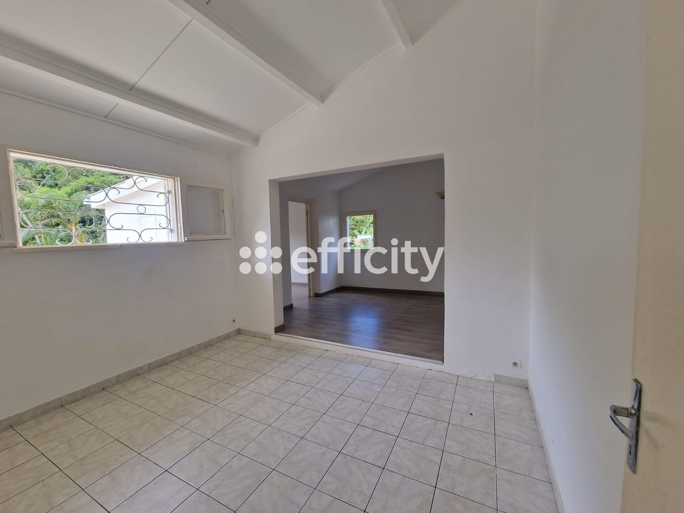 Achat immobilier Maison 11 pièces  211m2 à Saint-Denis (97400) - Photo n°11
