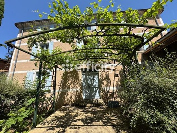 maison 10 pièces - 220,0m2 à Sermentizon (63120)