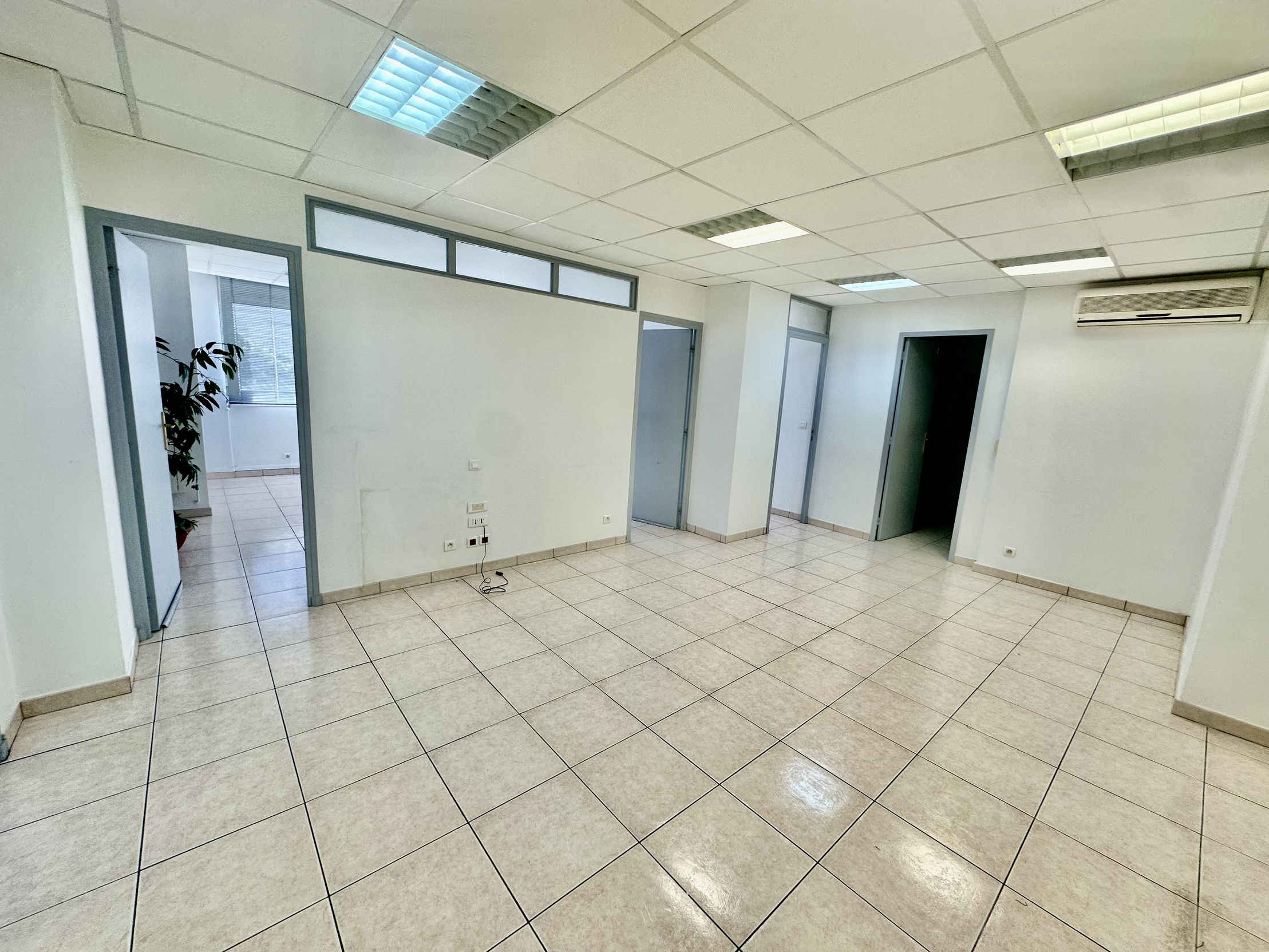 bureau 5 pièces - 103m2 à Toulon (83000)