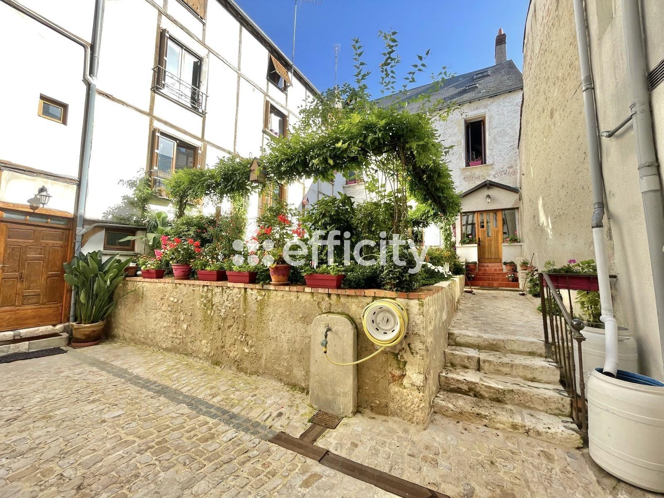 Achat immobilier Maison 6 pièces  175m2 à Orléans (45000) - Photo n°1