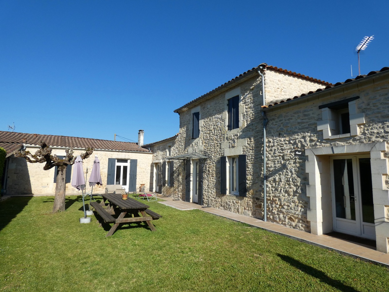 Achat immobilier Maison 7 pièces  300m2 à Cartelègue (33390) - Photo n°1