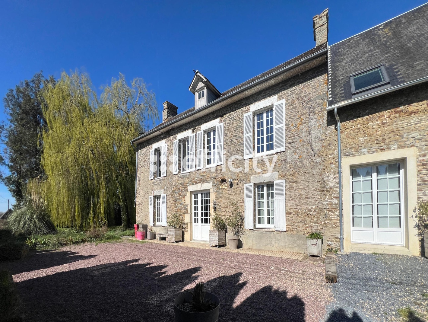 maison 8 pièces - 250m2 à Cahagnes (14240)
