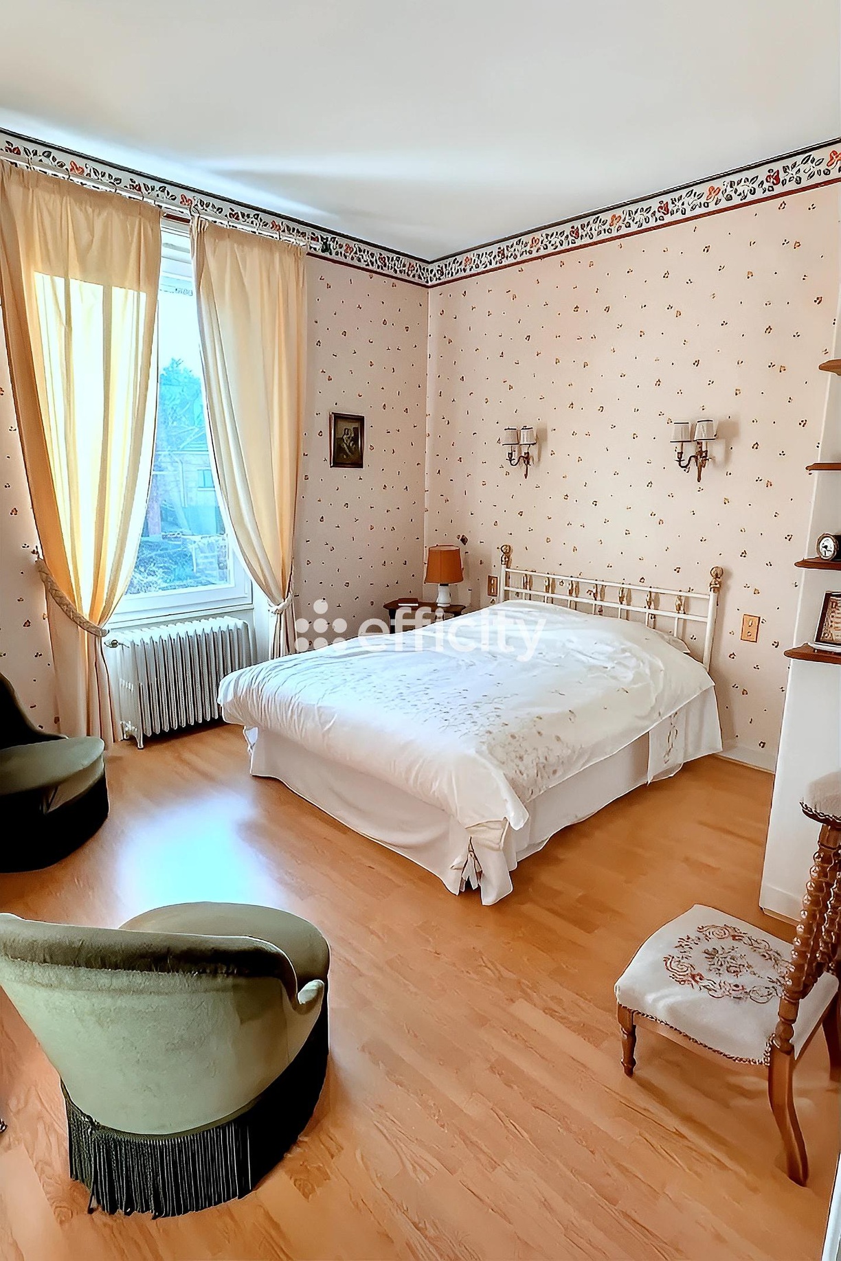 Achat immobilier Maison 8 pièces  215m2 à Saint-Denis-de-Cabanne (42750) - Photo n°5