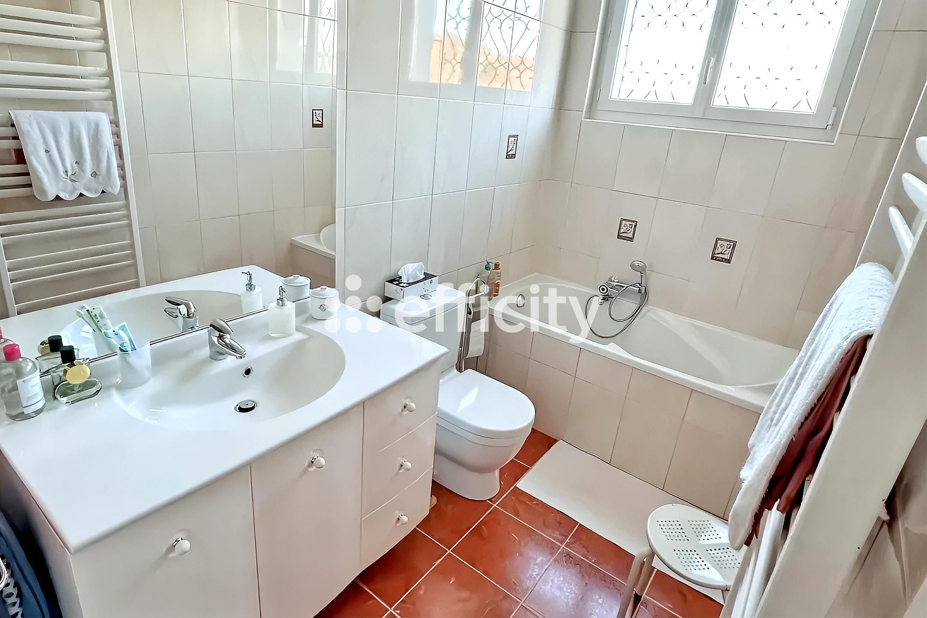 Achat immobilier Maison 8 pièces  215m2 à Saint-Denis-de-Cabanne (42750) - Photo n°9