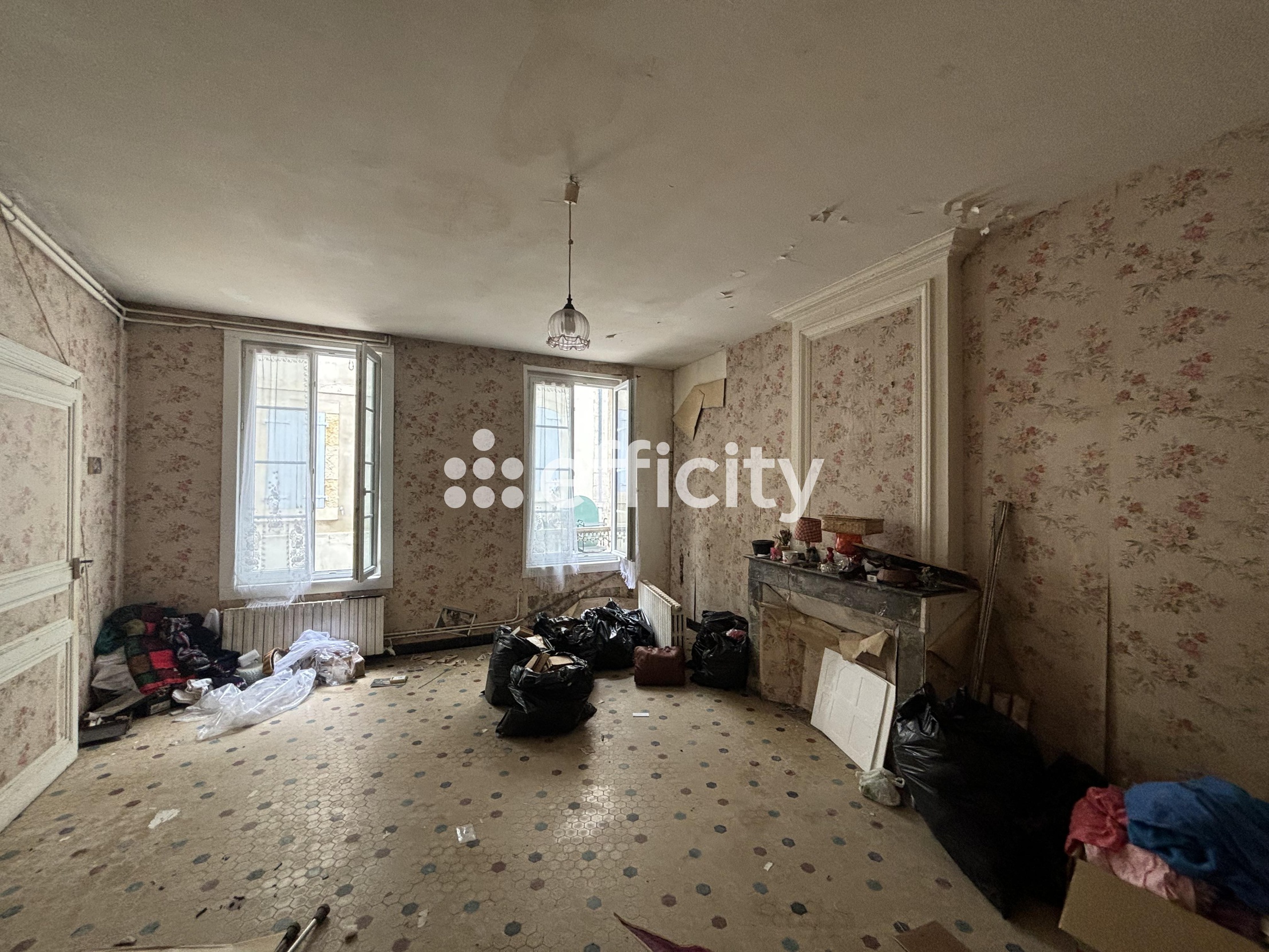 immeuble 8 pièces - 240m2 à Saintes (17100)