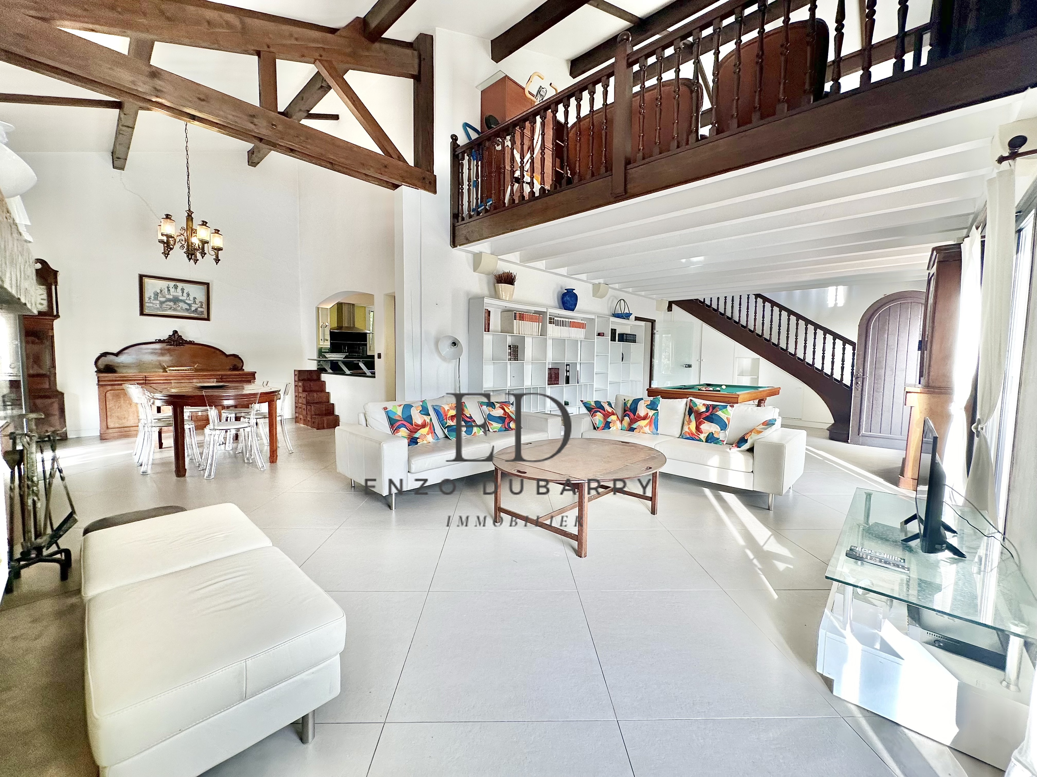 Achat immobilier Maison 7 pièces  185m2 à Saint-Pierre-d'Irube (64990) - Photo n°1