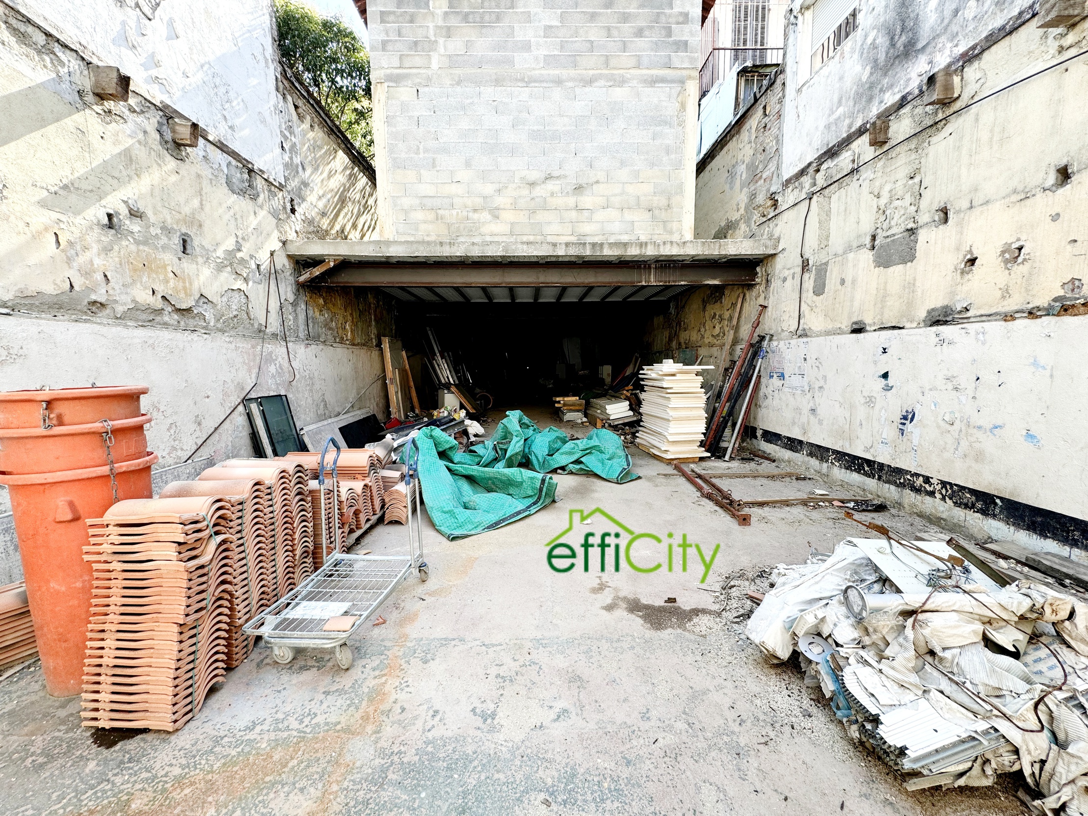 local commercial 15 pièces - 630m2 à Marseille (13003)