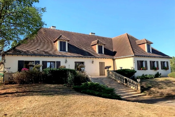 maison 14 pièces - 460m2 à La Châtre (36400)