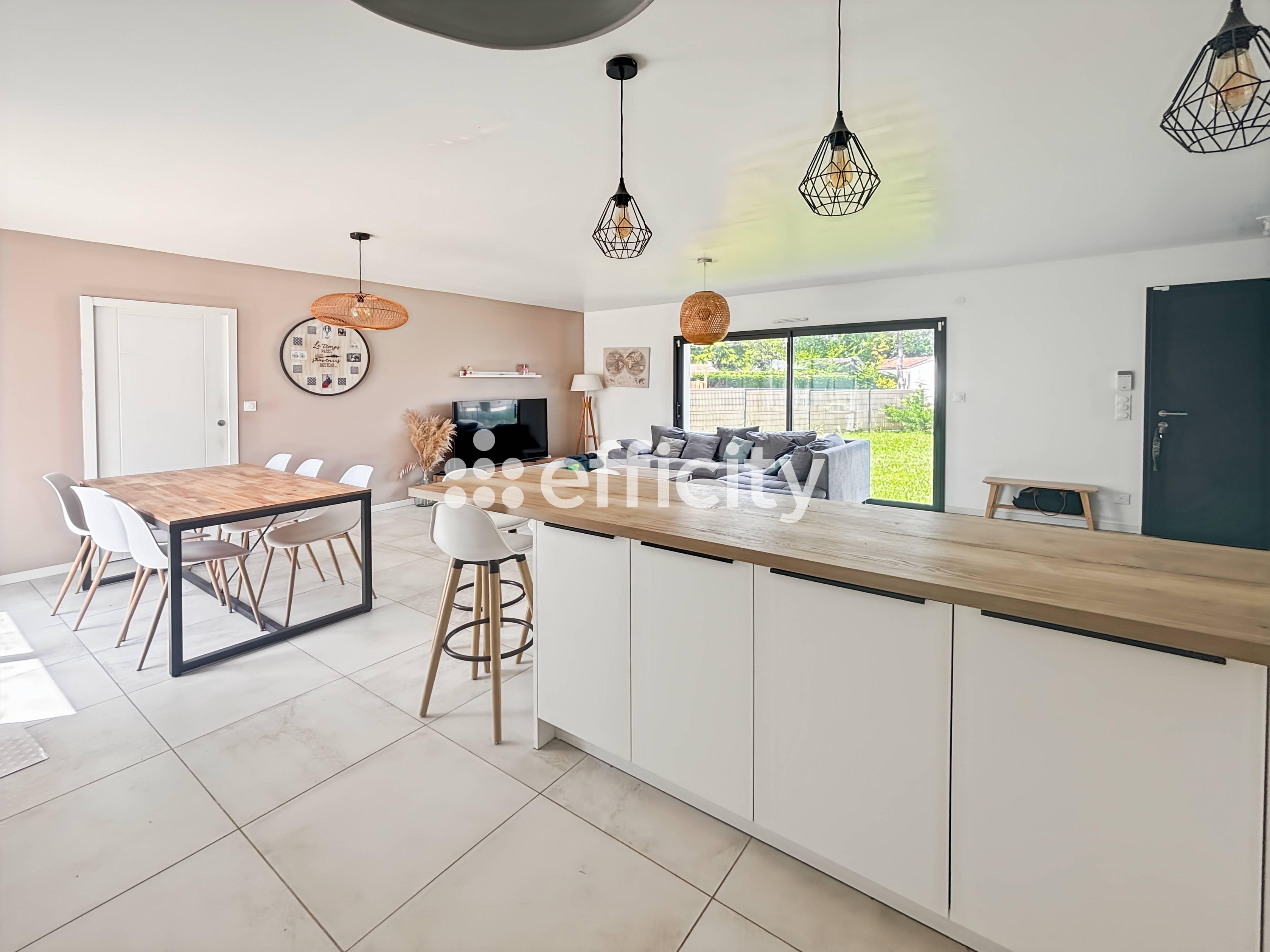 Achat immobilier Maison 5 pièces  130m2 à Saint-André-de-Lidon (17260) - Photo n°1