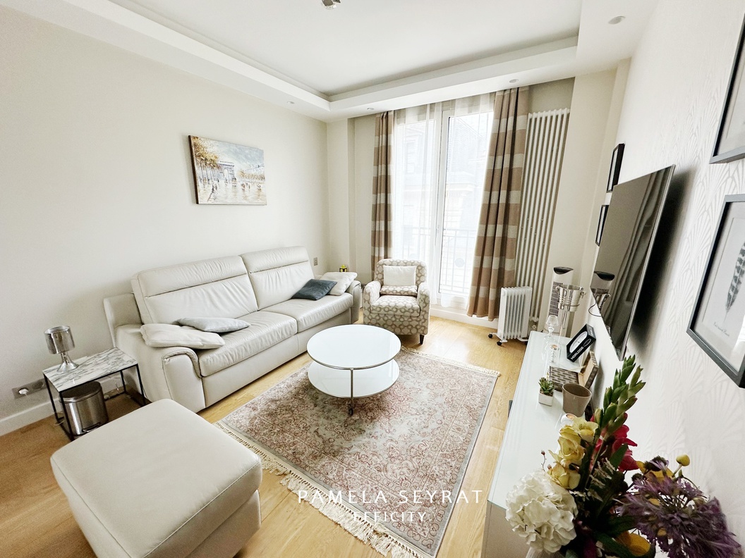 appartement 2 pièces - 43m2 à Paris (75008)