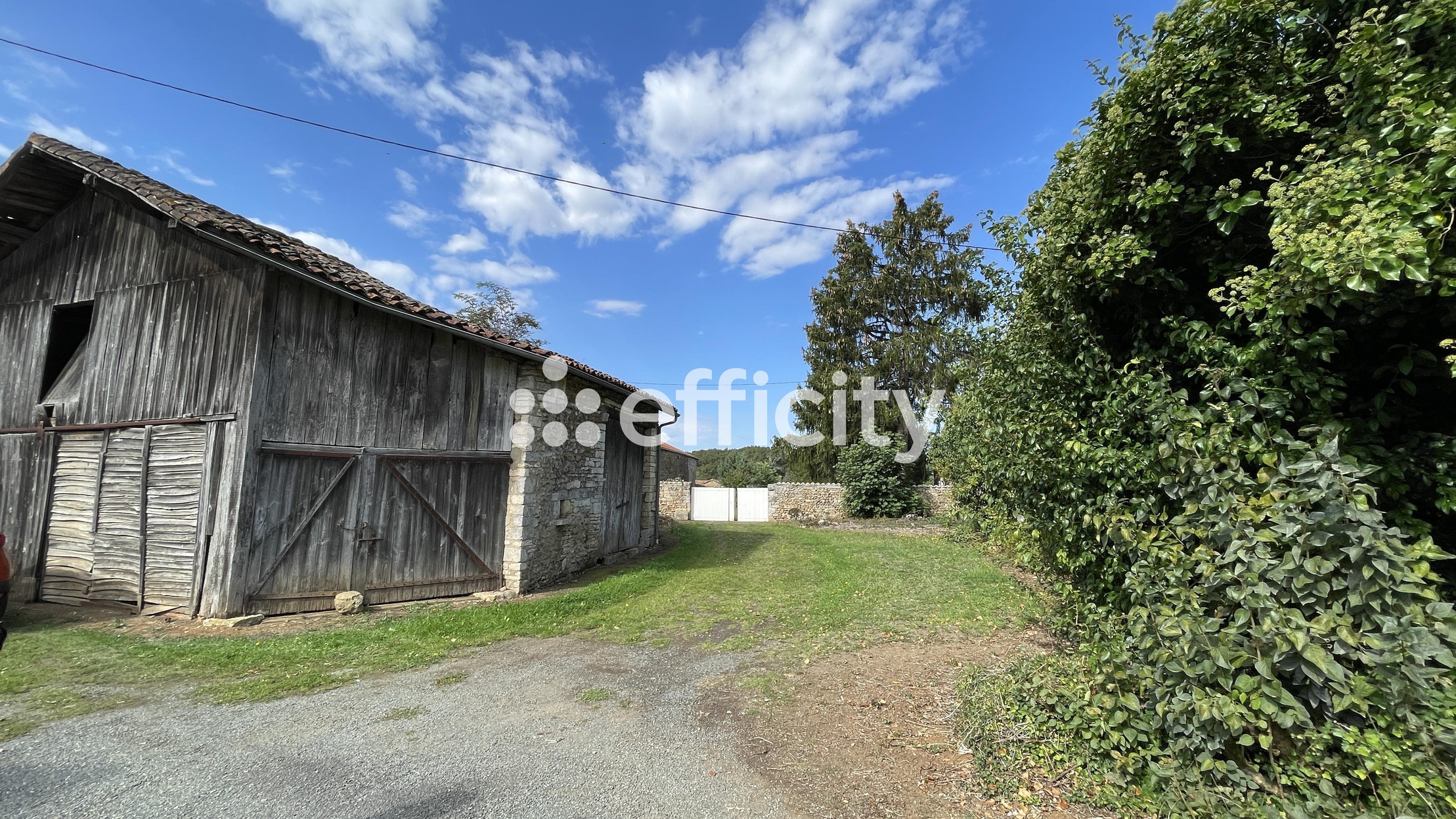 maison 4 pièces - 190m2 à Brux (86510)