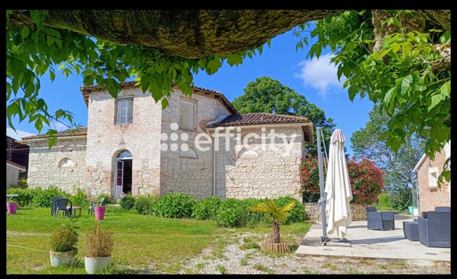 Achat immobilier Maison 15 pièces  415m2 à Saint-Martin-de-Coux (17360) - Photo n°1