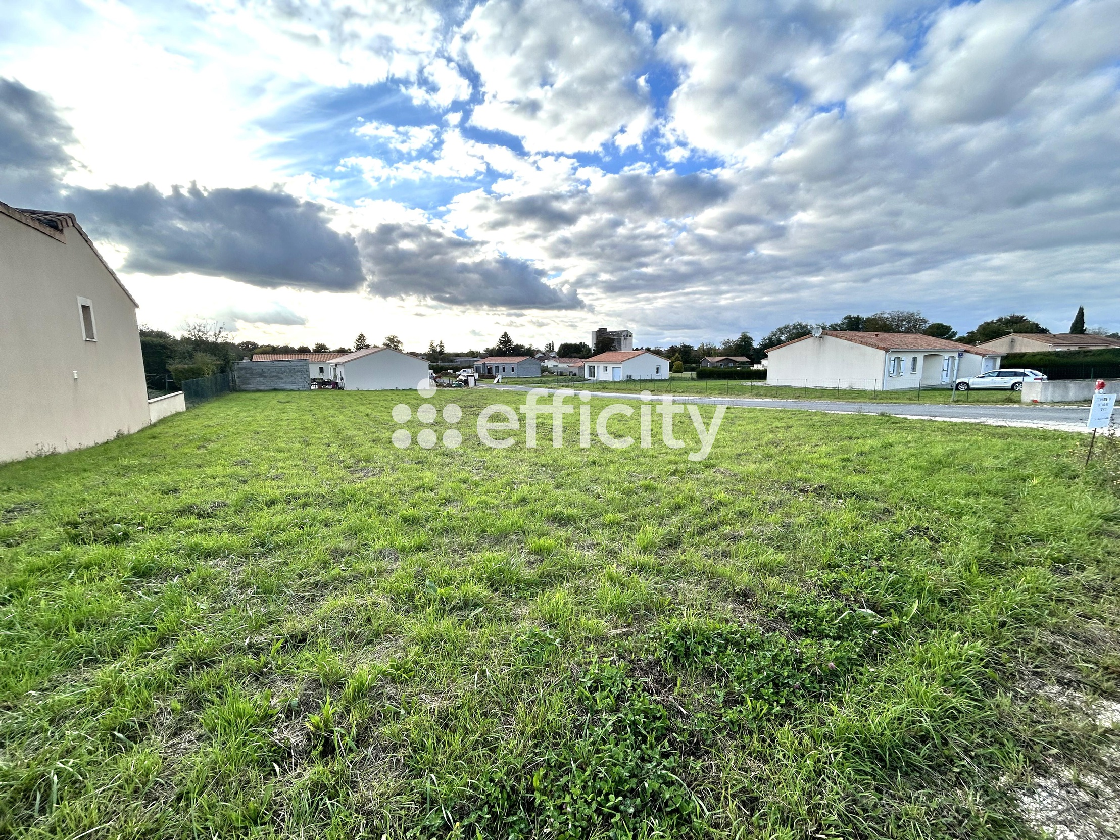 terrain  - 1039,0m2 à Sauzé-Vaussais (79190)