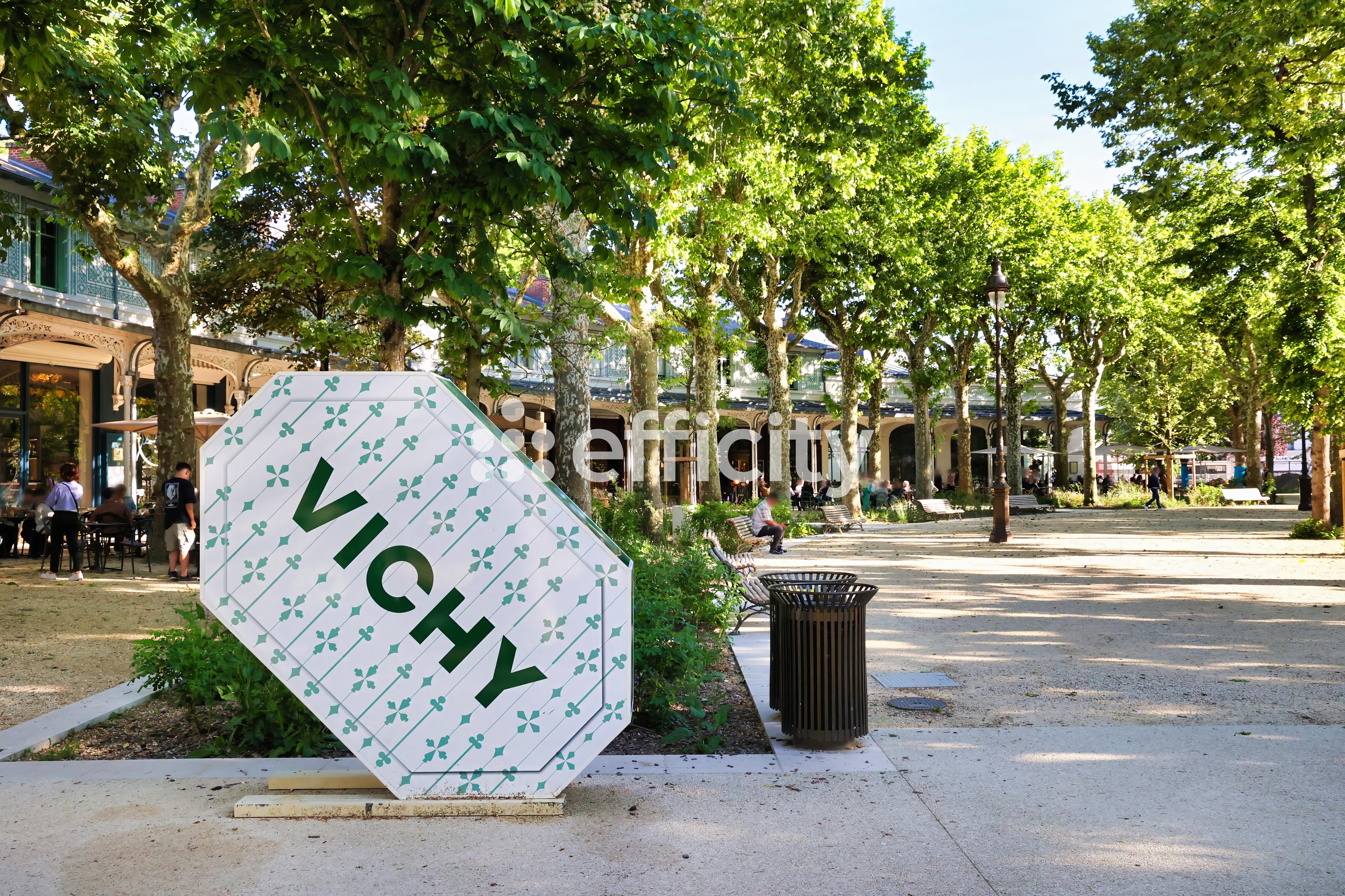 immeuble 43 pièces - 3040m2 à Vichy (03200)