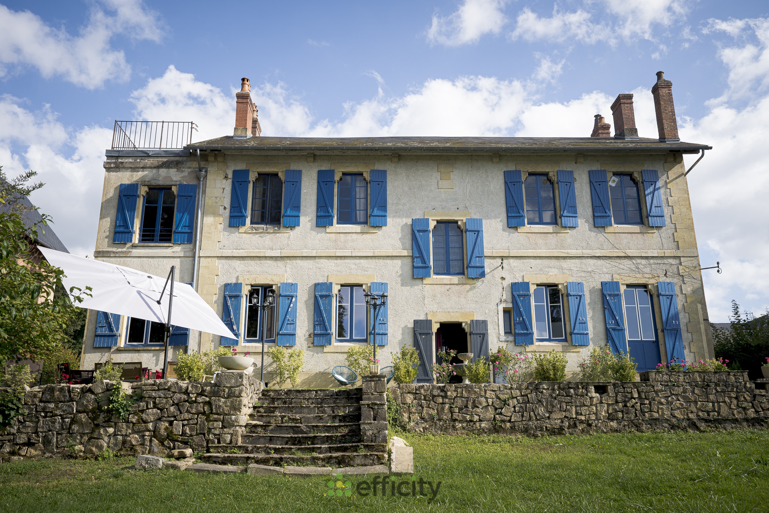 Maison 9 pièces 244 m² · à Saint-Honoré-les-Bains · 244 m² · 415 000 €