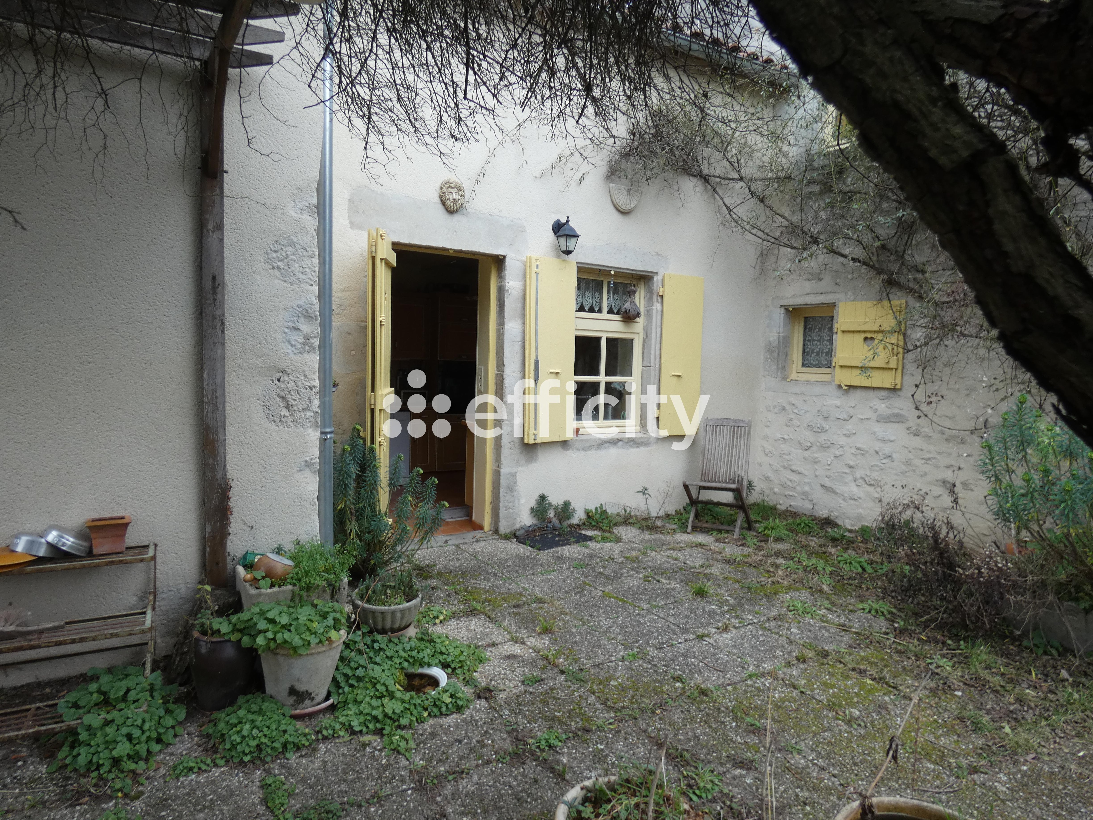 Achat immobilier Maison 10 pièces  307m2 à Charroux (03140) - Photo n°1