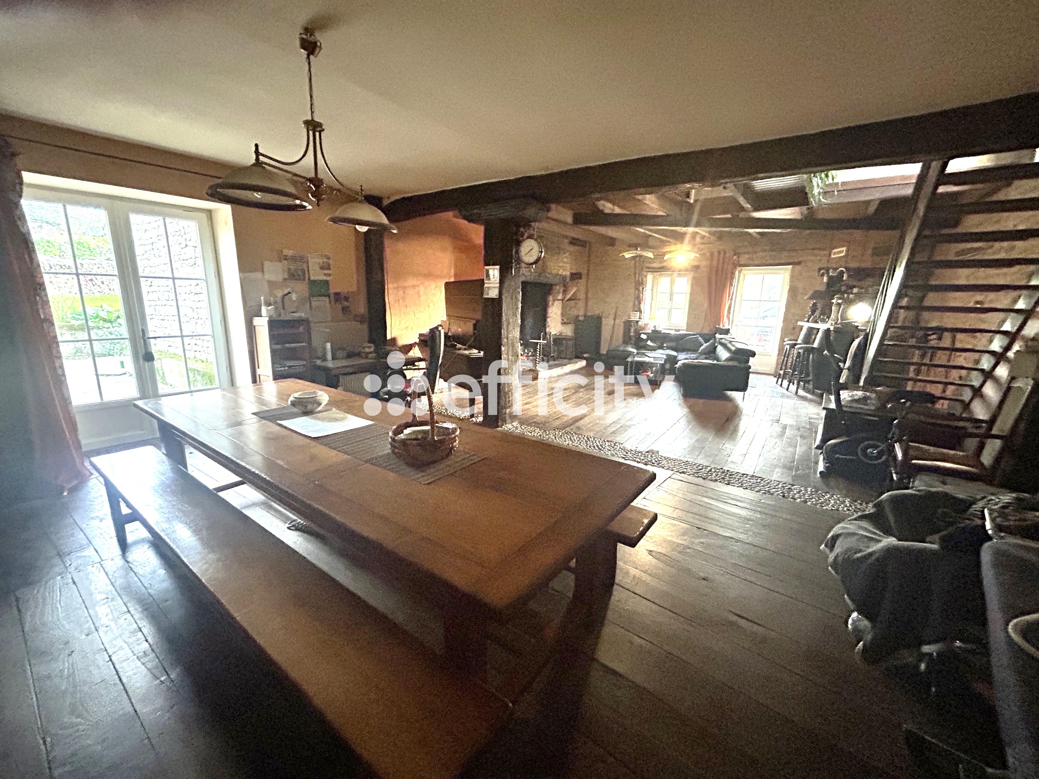 Achat immobilier Maison 7 pièces  182m2 à Nanteuil-en-Vallée (16700) - Photo n°4