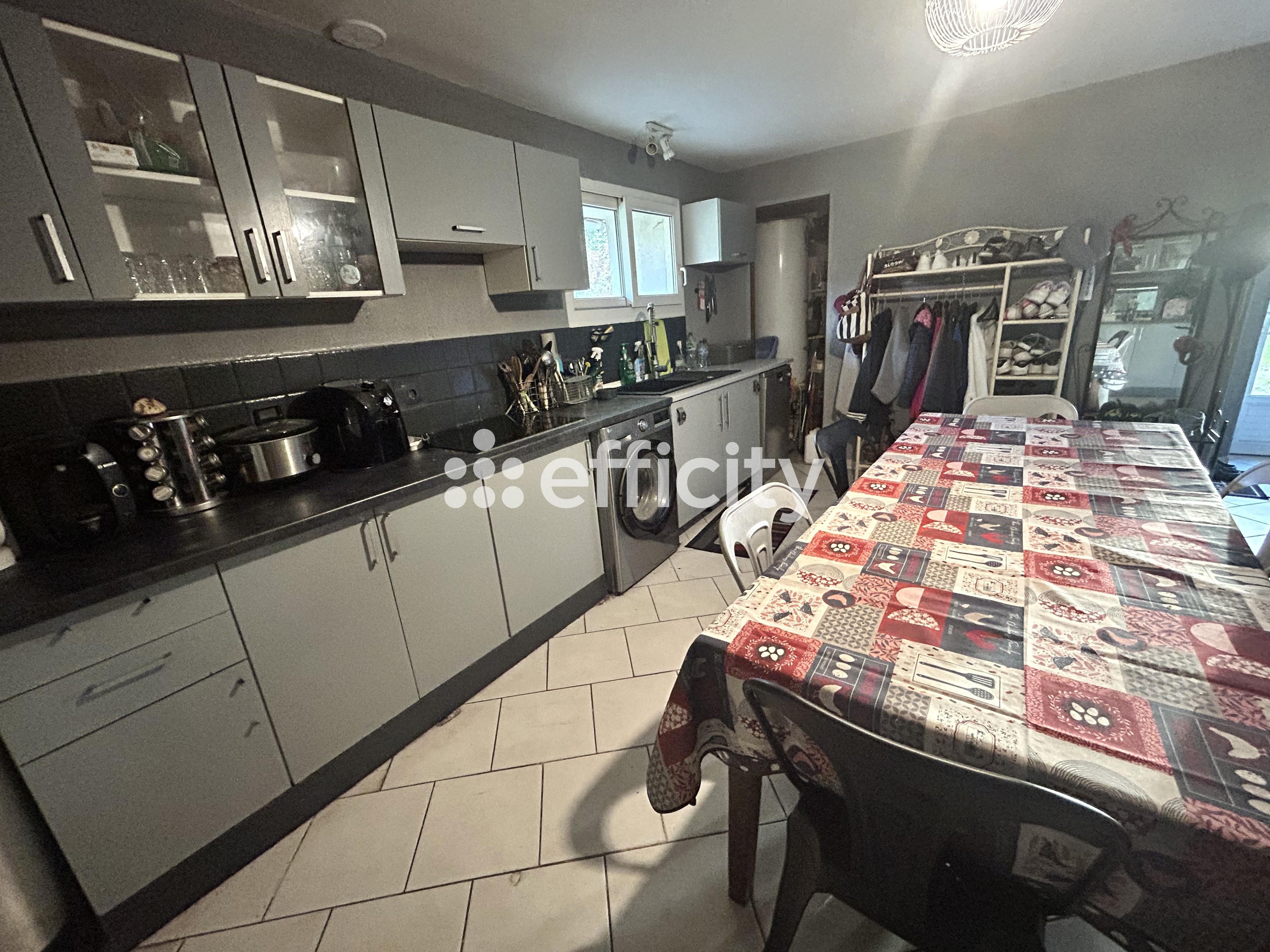 Achat immobilier Maison 7 pièces  182m2 à Nanteuil-en-Vallée (16700) - Photo n°5