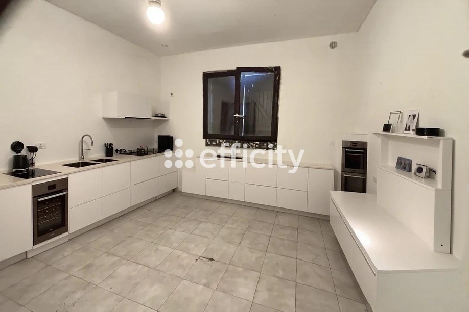 Achat immobilier Maison 5 pièces  100m2 à Mèze (34140) - Photo n°8