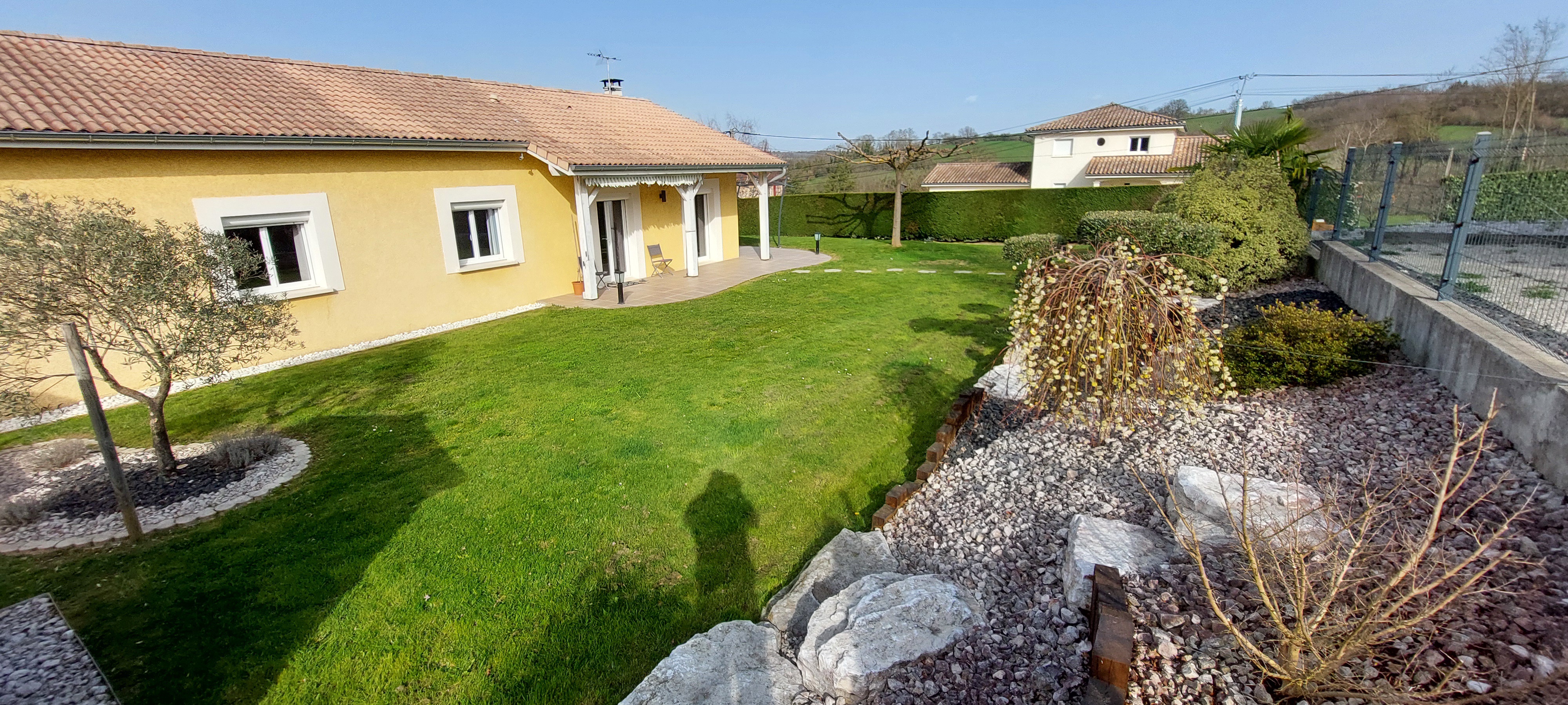 Maison 5 pièces 106 m² · à Cour-Et-Buis · 106 m² · 336 000 €